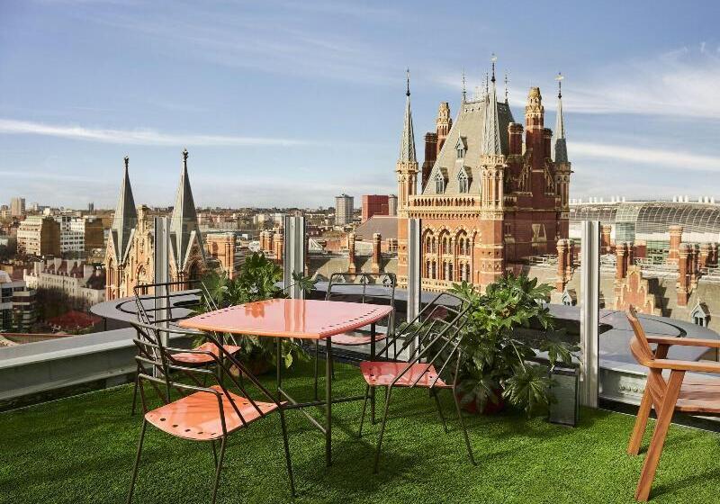 בית מלון כפרי The Standard London