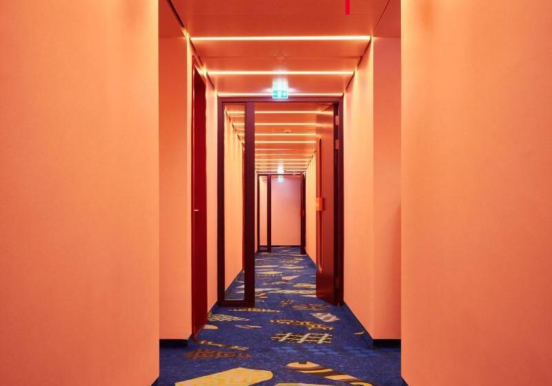 בית מלון כפרי The Standard London