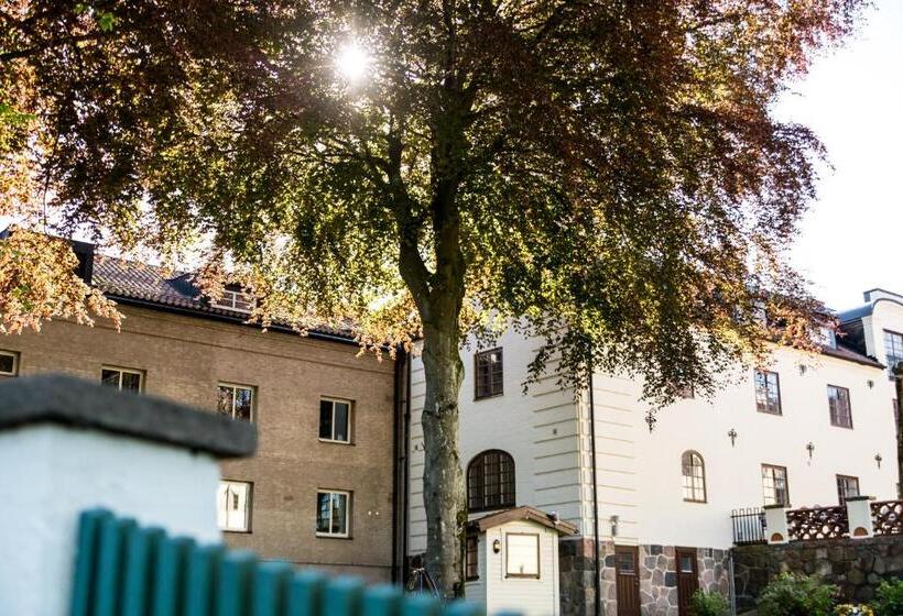 هتل Vardshuset Hwitan