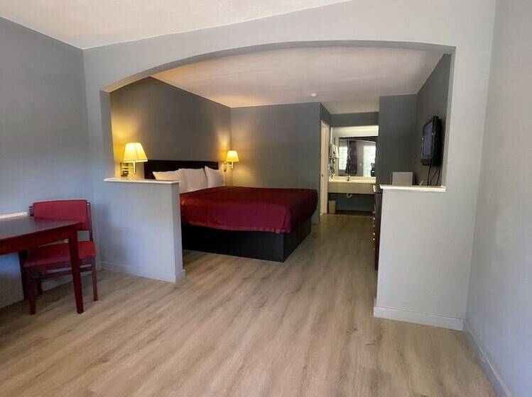 מוטל Majestic Inn