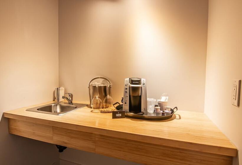 هتل Comme Chez Soi Restaurant & Auberge