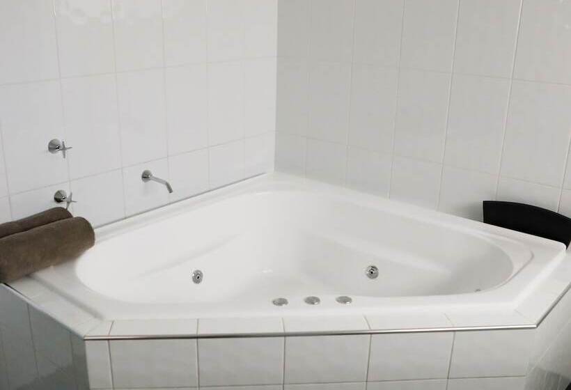 فندق على الطريق Akuna Motor Inn And Apartments