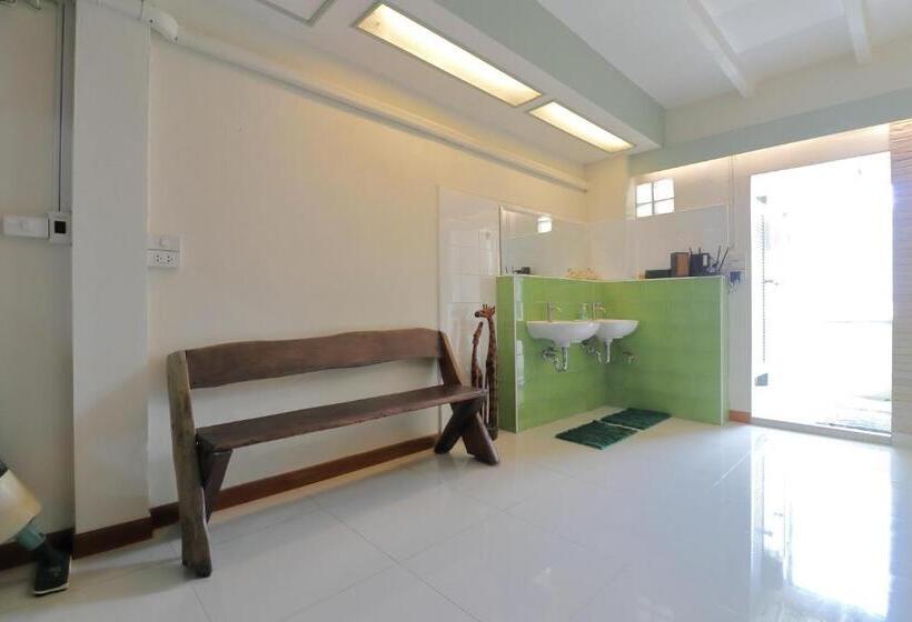 Saen Sabai Hostel