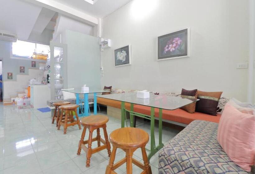 Saen Sabai Hostel