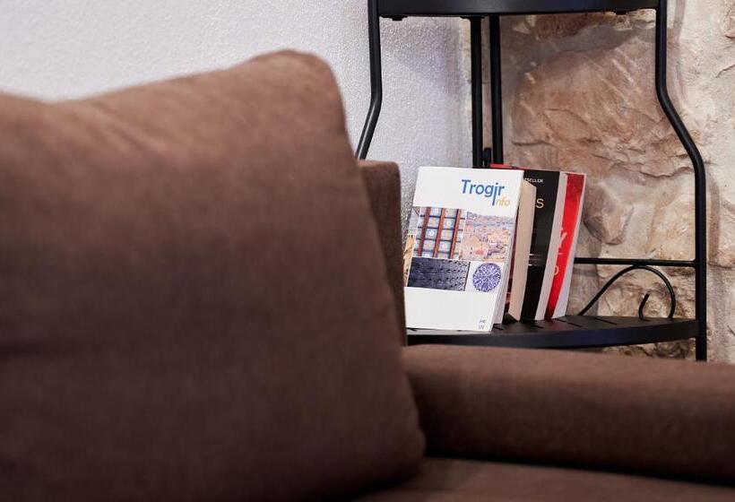 Apartments And Rooms Jare   In Old Town