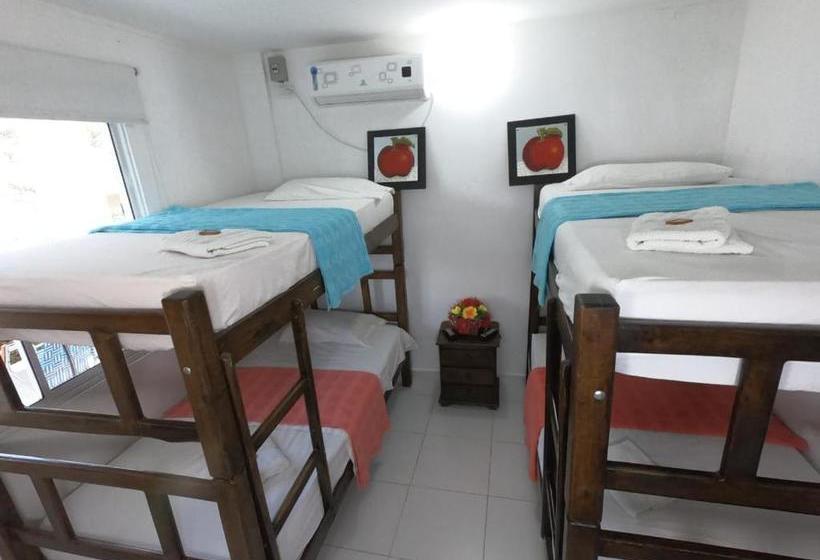 مسافرخانه Taganga S Sunset