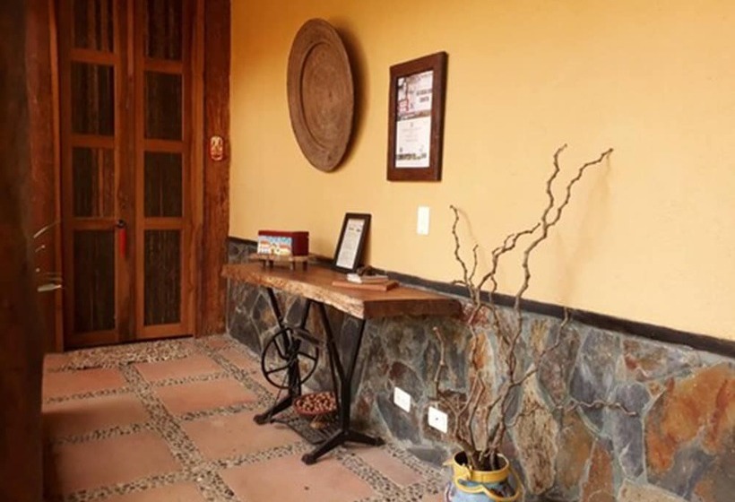 هتل Boutique La Casa Que Canta