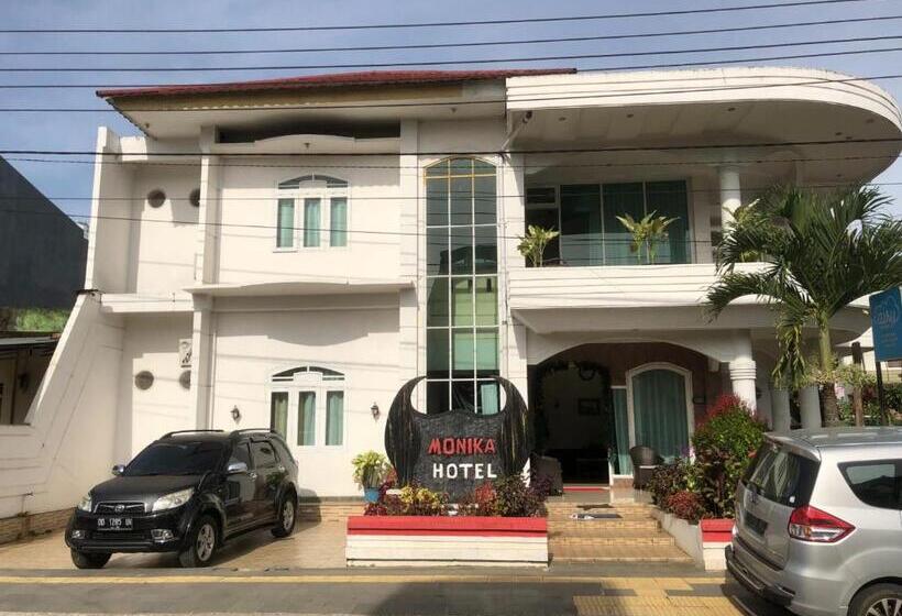 هتل Monika