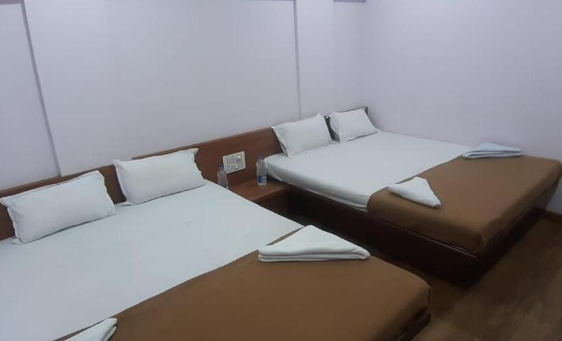 فندق Rajhuns Deluxe Lodging