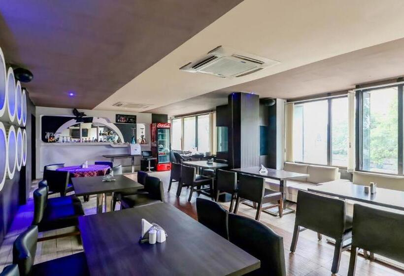 בית מלון כפרי Treebo Concerto Residentia