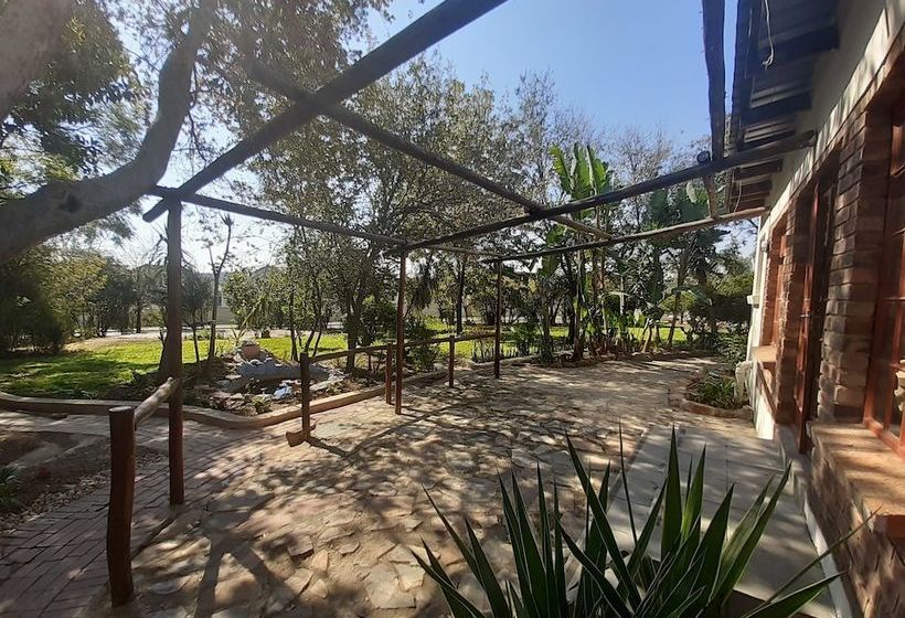 פנסיון Midrand Oasis Guesthouse