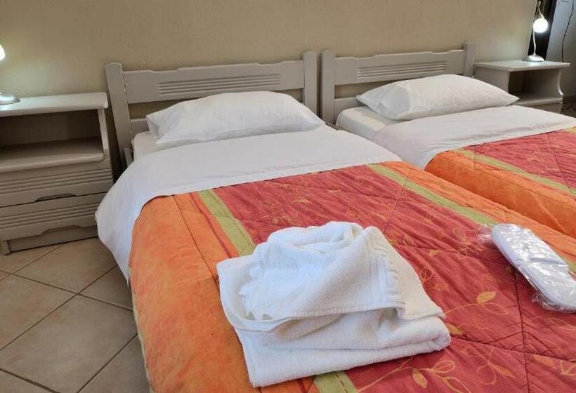 בית מלון כפרי Artemis Apartments