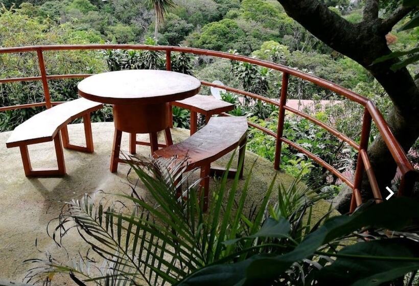 هاستل Mora's Place B&b