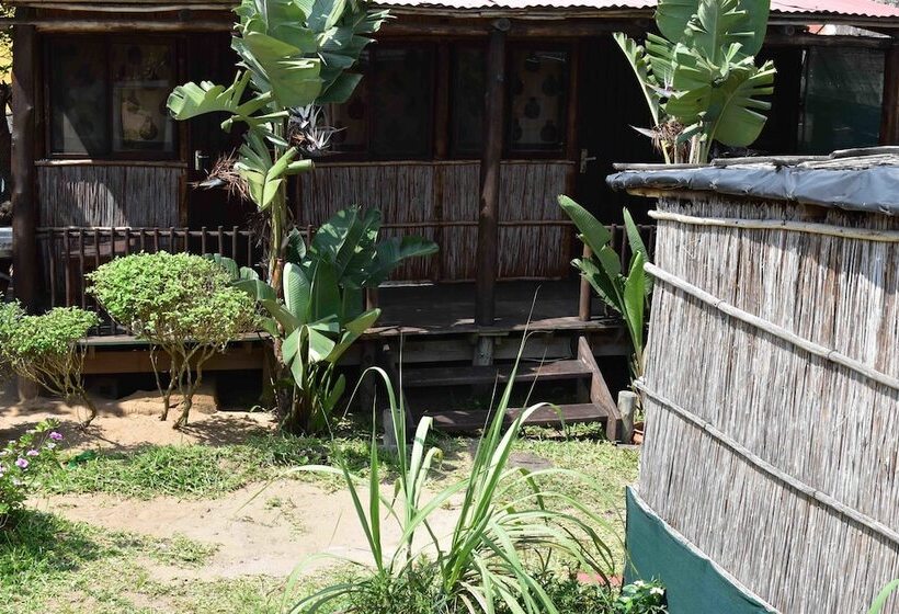 בית מלון כפרי Gamboozini Lodge