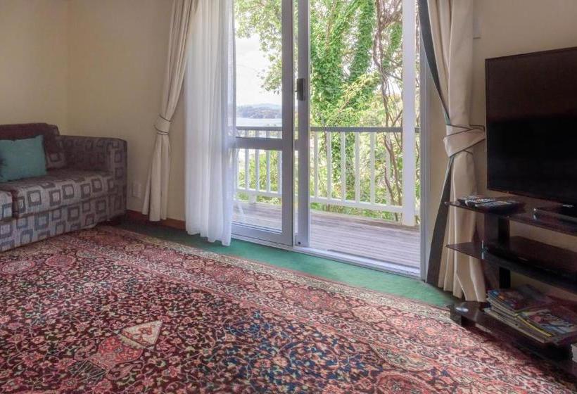 تختخواب و صبحانه Marlin House