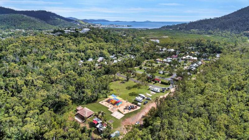בית מלון כפרי Discovery Parks  Airlie Beach