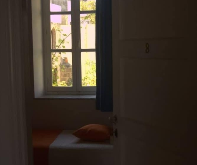 هتل Medieval Rose Guest House