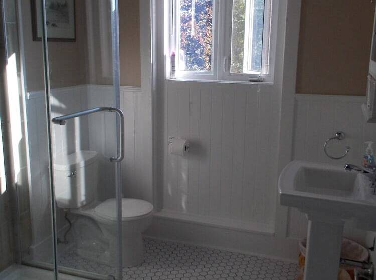 Seaway Manor B&b