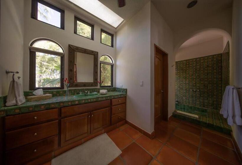 هتل Hacienda Todos Los Santos