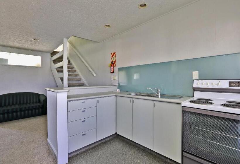 מוטל Edgewater Motor Lodge