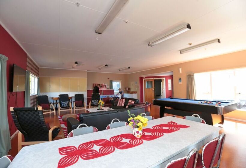 Wakatu Lodge   Hostel