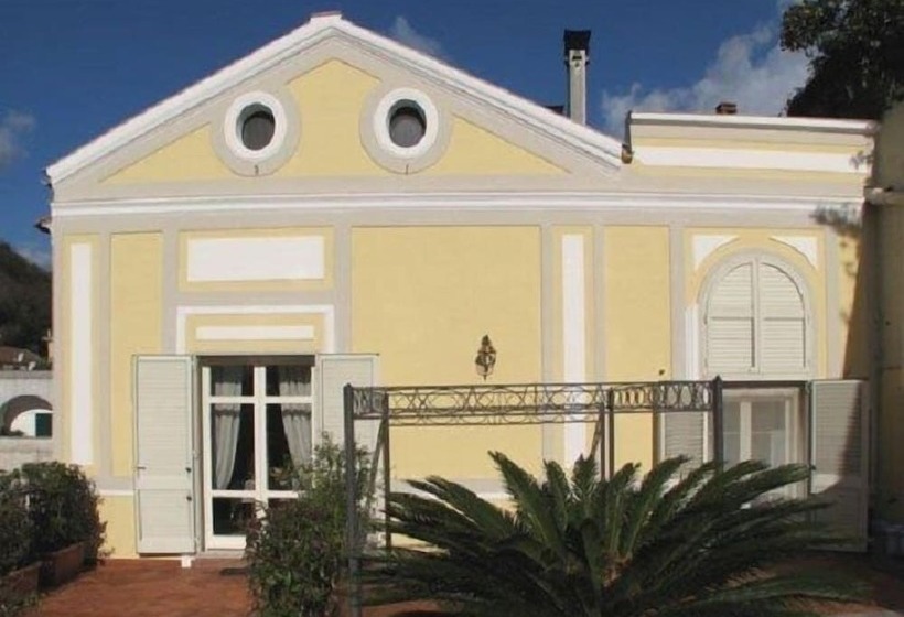 تختخواب و صبحانه La Casa Di Donn'amelia