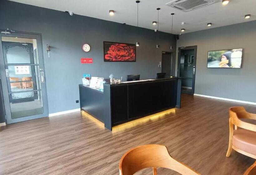 هتل Lea Guest House & Cafe Lukut