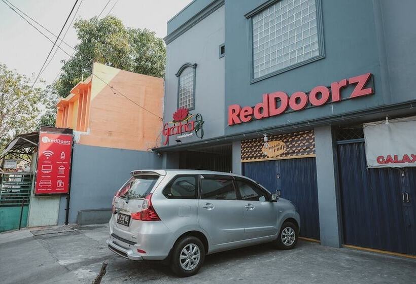 پانسیون Reddoorz Near Rsud Koja