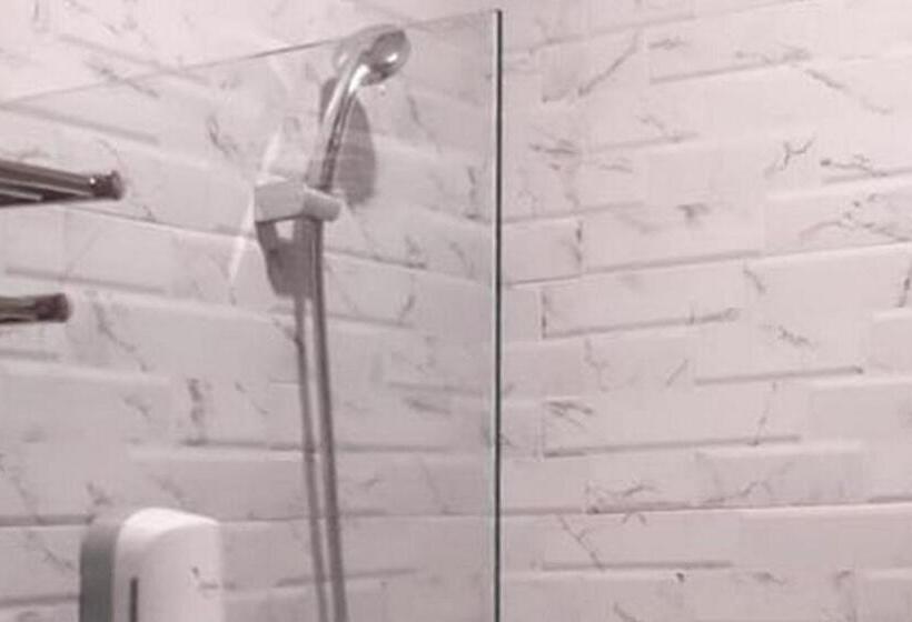 هتل Reddoorz Plus @ Doorman Guest House