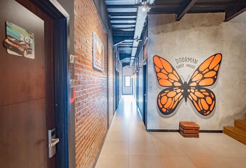 هتل Reddoorz Plus @ Doorman Guest House