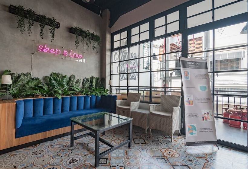 هتل Reddoorz Plus @ Doorman Guest House