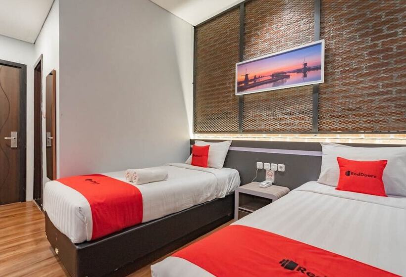 هتل Reddoorz Plus @ Doorman Guest House
