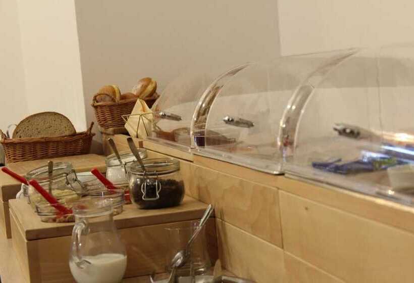 בית מלון כפרי U Labutě