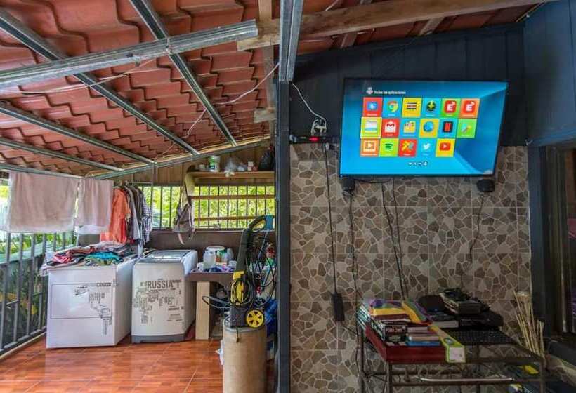 تختخواب و صبحانه Curi Hostel