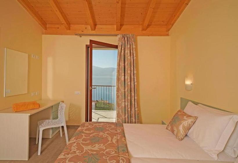 مسافرخانه Residence Dany Appartamenti Con Cucina Vista Lago Piscina E Parcheggio