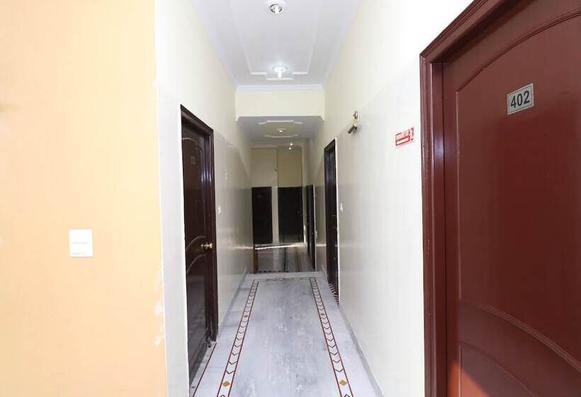 בית מלון כפרי Laxmi Palace By Oyo Rooms