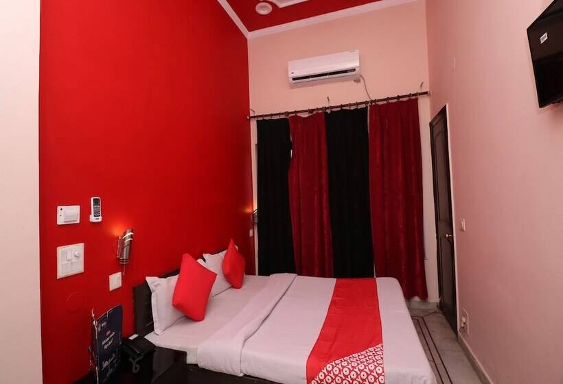 בית מלון כפרי Laxmi Palace By Oyo Rooms
