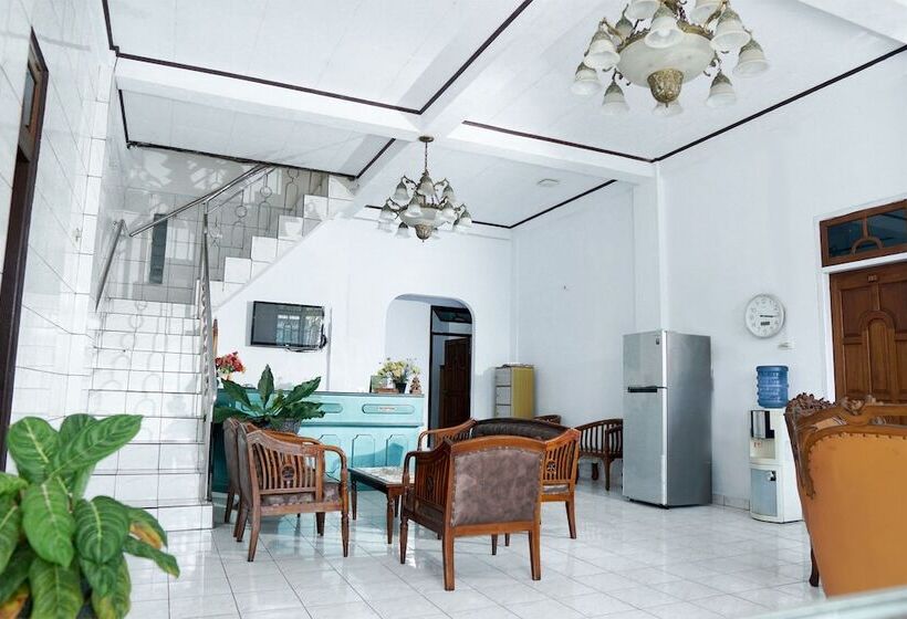 هتل Niaga By Oyo Rooms