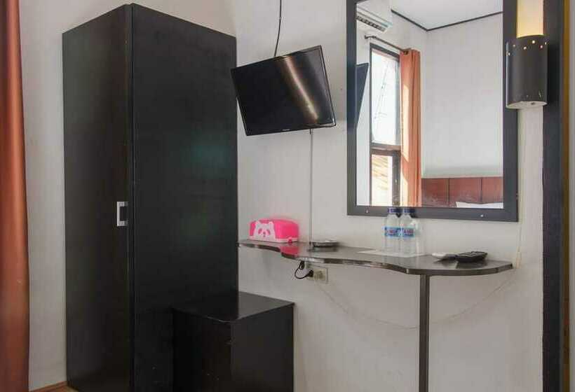 هتل Reddoorz Near Jalan Sudirman Padang