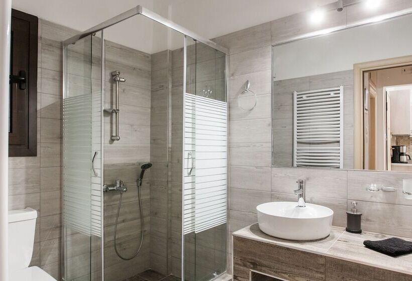 Nicholas Point Apartments And Rooms