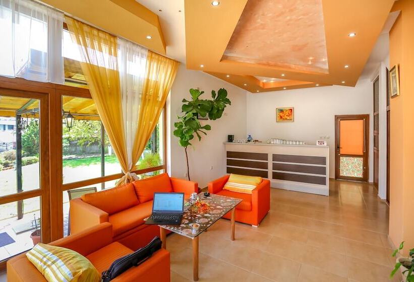 پانسیون Family Triple Room In Dafinka Guest House