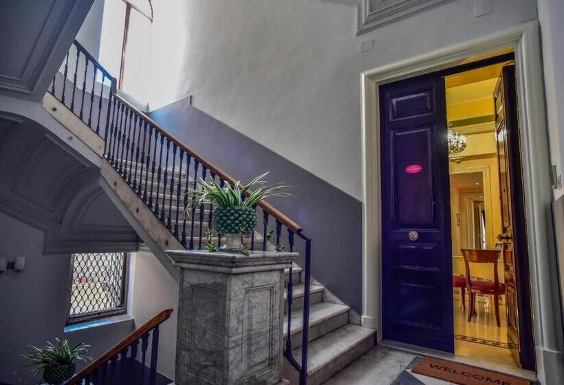 تختخواب و صبحانه Palazzo Degli Affreschi