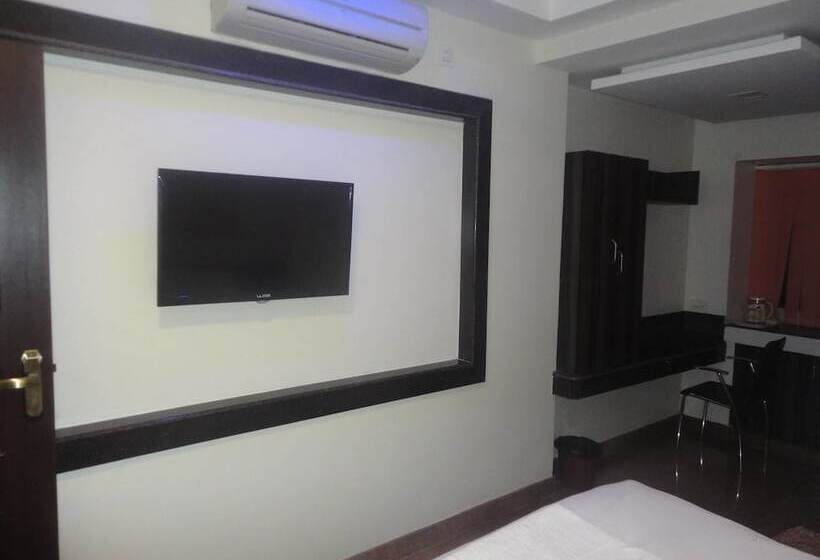 Fabhotel Lemon Park