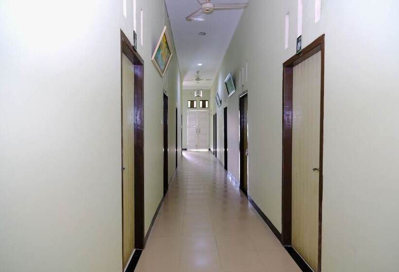 هتل Reddoorz Syariah Near Universitas Batanghari Jambi