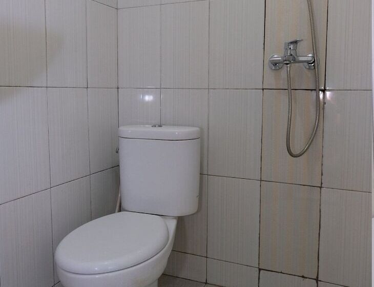 هتل Reddoorz Syariah Near Universitas Batanghari Jambi