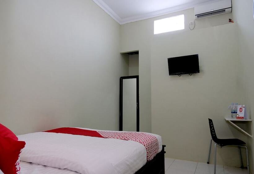 هتل Reddoorz Syariah Near Universitas Batanghari Jambi