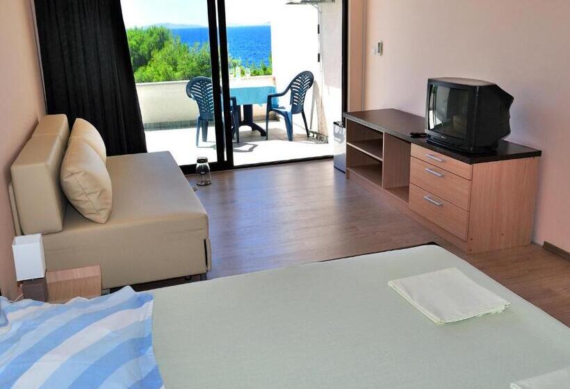 בית מלון כפרי Ana Murter