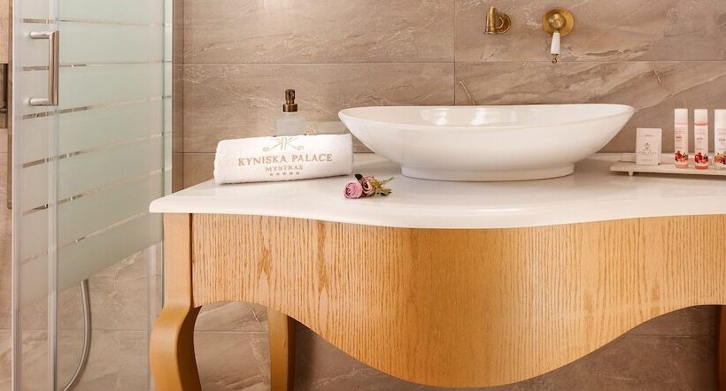 酒店 Kyniska Palace Conference & Spa