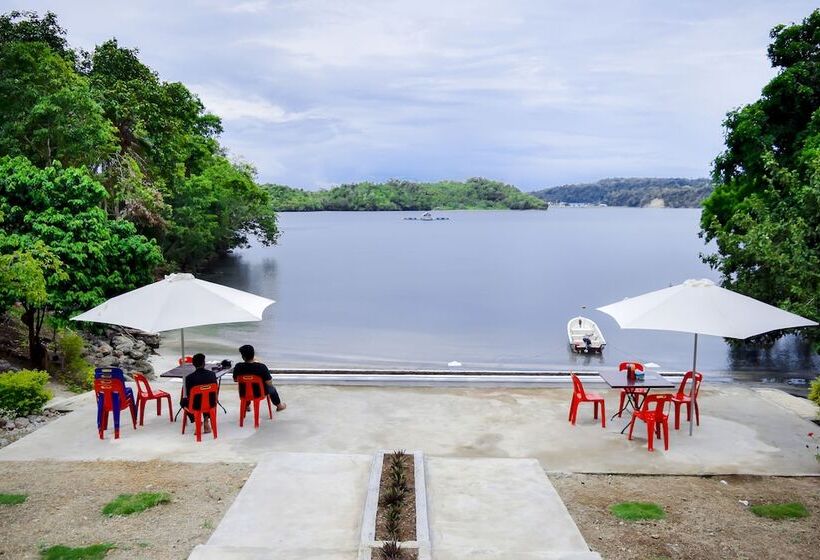 تختخواب و صبحانه The Hawk's Nest Resort