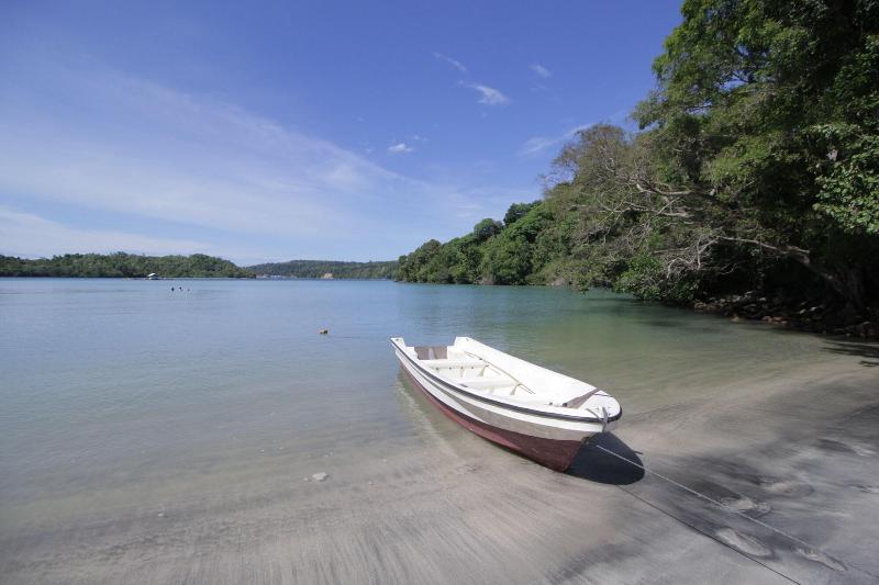 تختخواب و صبحانه The Hawk's Nest Resort